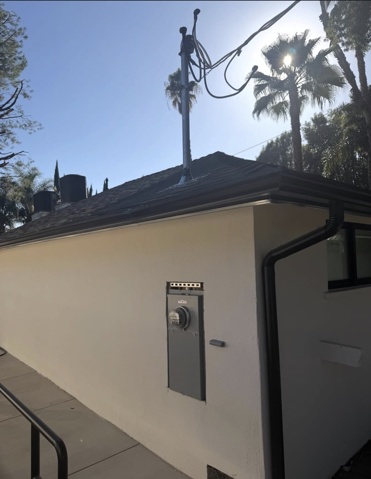 Modern 200-amp electrical panel upgrade by 911 Construction & Electric in Los Angeles, CA